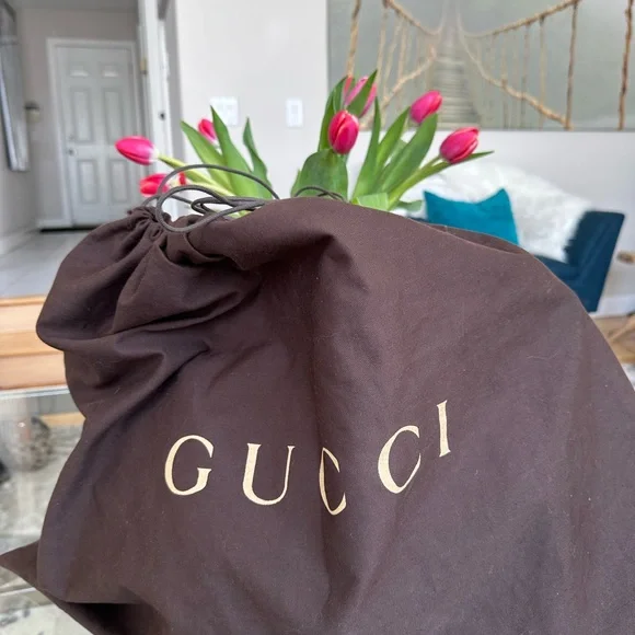 Gucci!!! - Picture 2 of 6